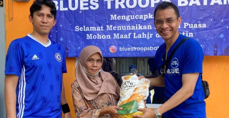 Adakan Bakti Sosial, Komunitas Fans Chelsea di Batam Berbagi Berkah Ramadan