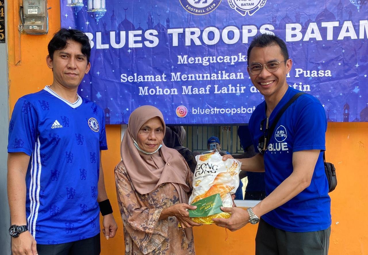 Adakan Bakti Sosial, Komunitas Fans Chelsea di Batam Berbagi Berkah Ramadan
