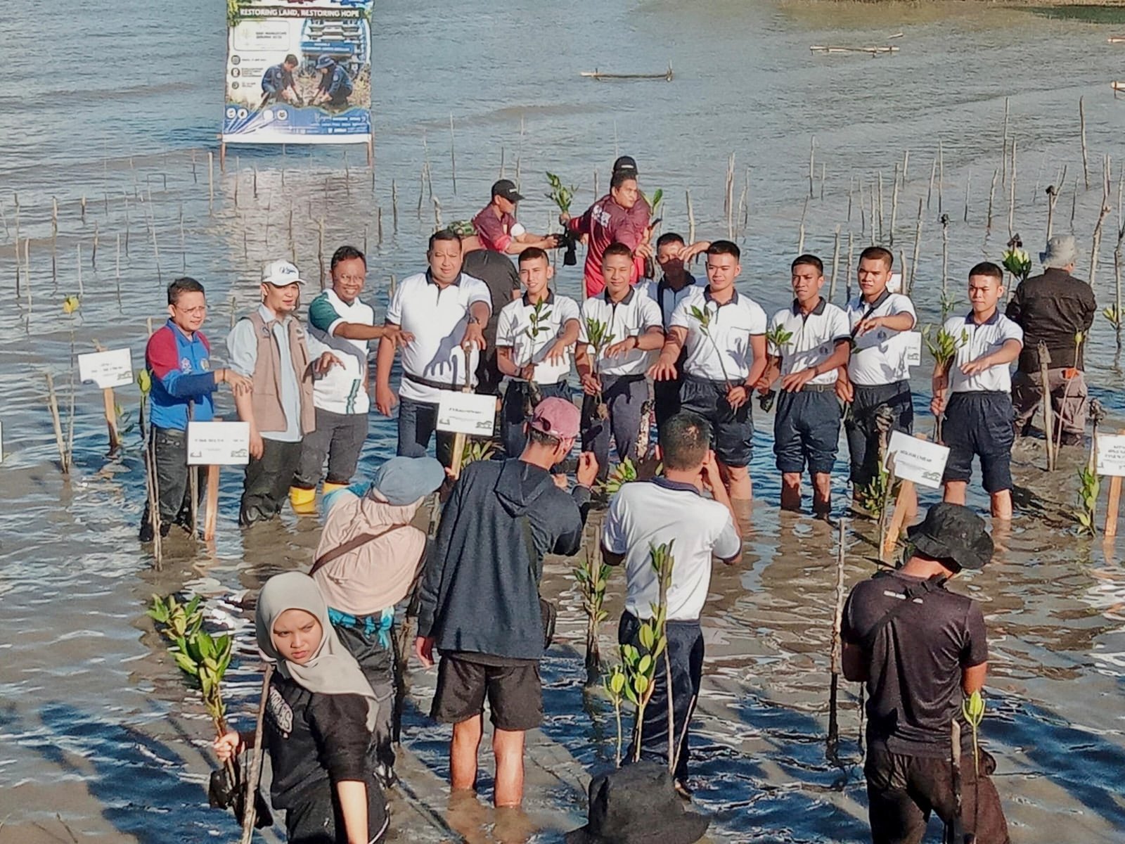 UMRAH Kolaborasi Tanam Bibit Bakau: "Restoring Land, Restoring Hope!"