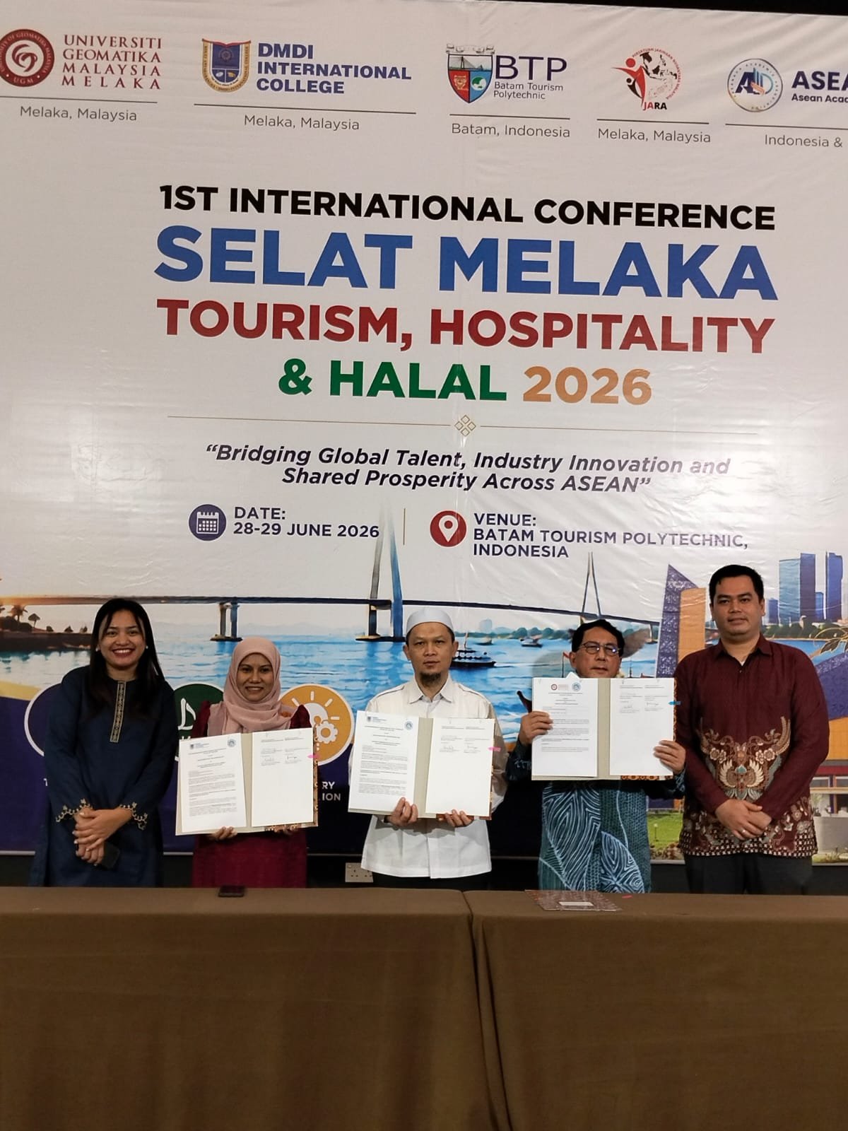 UMRAH Jalin Kerja Sama Strategis dengan Universiti Geomatika Malaysia dan DMDI International College