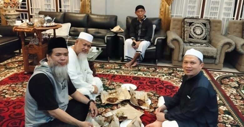 Pererat Silaturahmi, WR III dan Dewan Pertimbangan UMRAH Gelar Kunjungan Muhibbah ke Kediaman Mantan Ketua DPRD Kepri di Batam