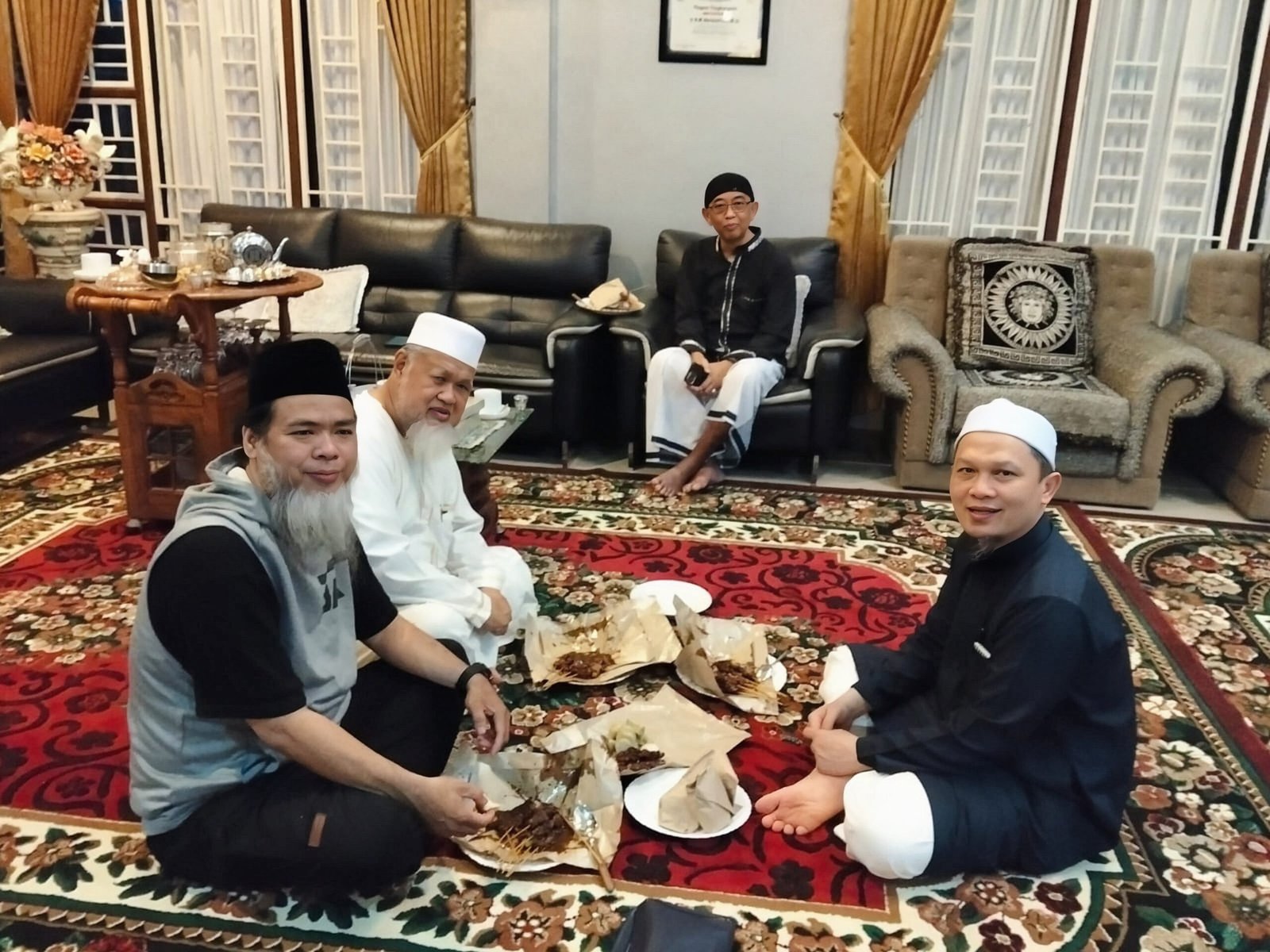 Pererat Silaturahmi, WR III dan Dewan Pertimbangan UMRAH Gelar Kunjungan Muhibbah ke Kediaman Mantan Ketua DPRD Kepri di Batam