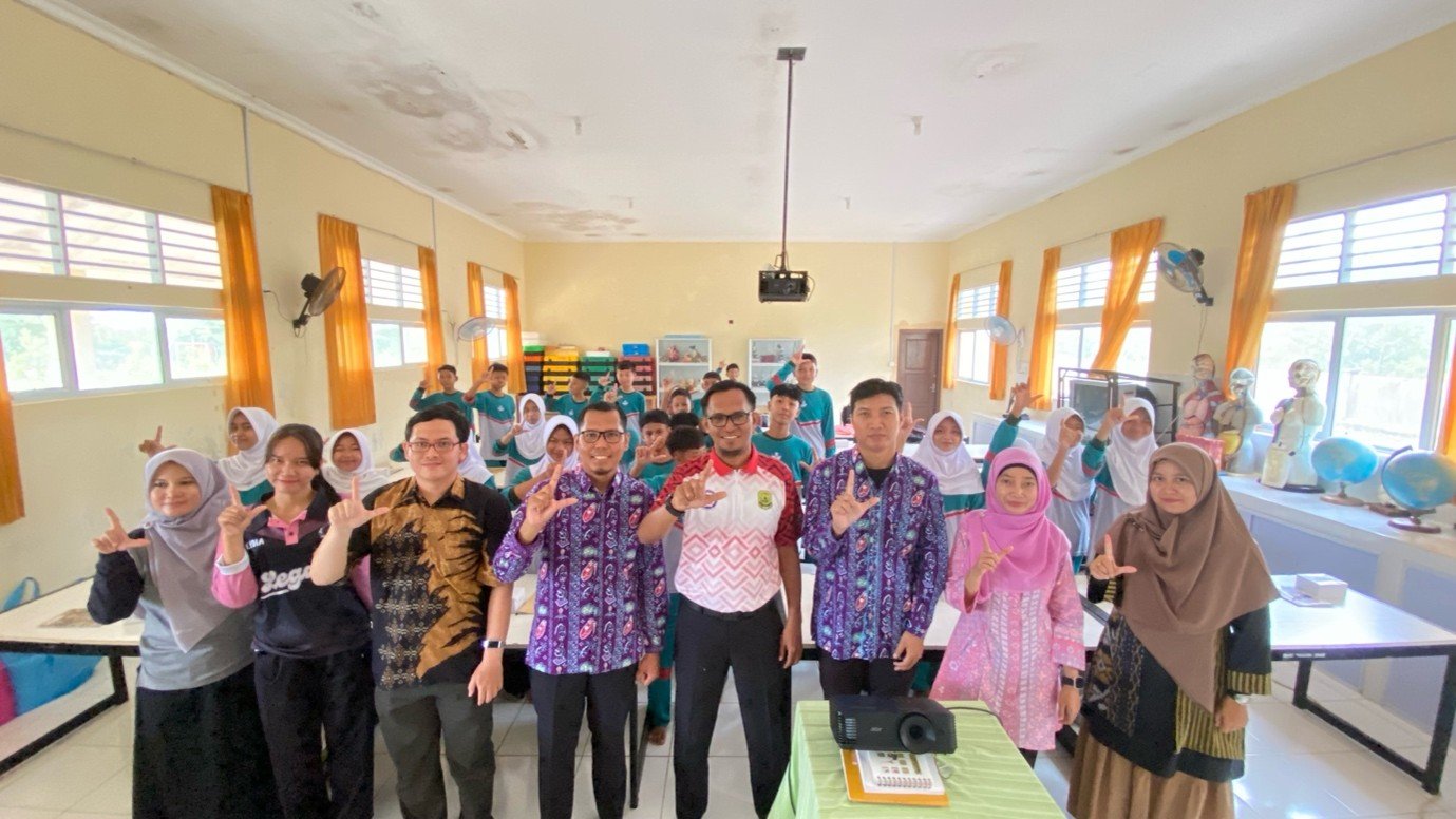 Pengabdian Lintas Fakultas UMRAH Perkuat Program Adiwiyata dan Budaya Peduli Lingkungan di SMPN 11 Tanjungpinang