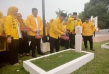 HUT ke-62 Golkar, Ade Angga Pimpin Ziarah di Tanjungpinang
