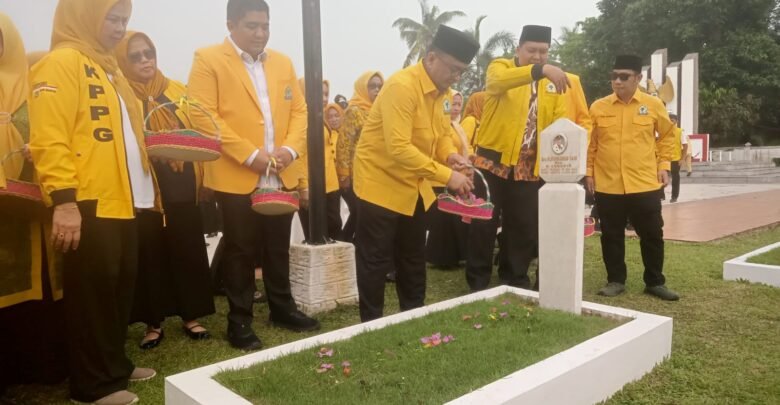 HUT ke-62 Golkar, Ade Angga Pimpin Ziarah di Tanjungpinang